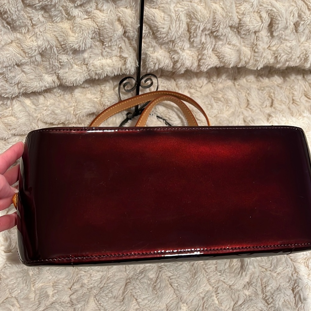 Louis Vuitton Rosewood Avenue Vernis shoulder bag in Stunning Amarante - Picture 7 of 16